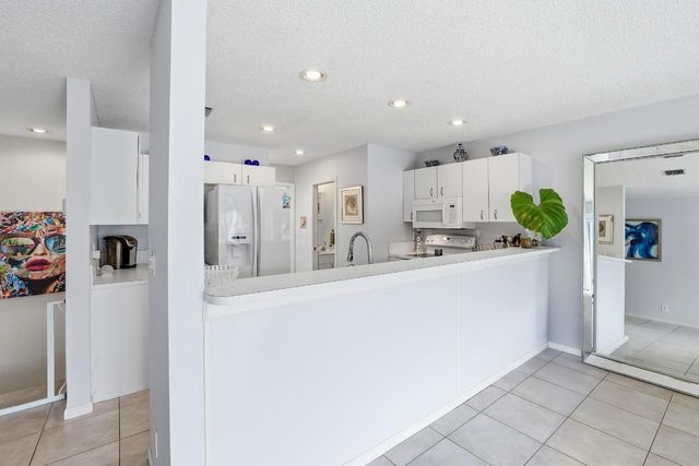 2049 SE 6th Street F, Deerfield Beach, FL 33441