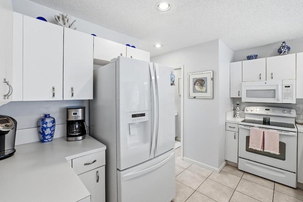 2049 SE 6th Street F, Deerfield Beach, FL 33441