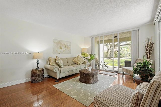 9340 Lagoon Place 110, Davie, FL 33324