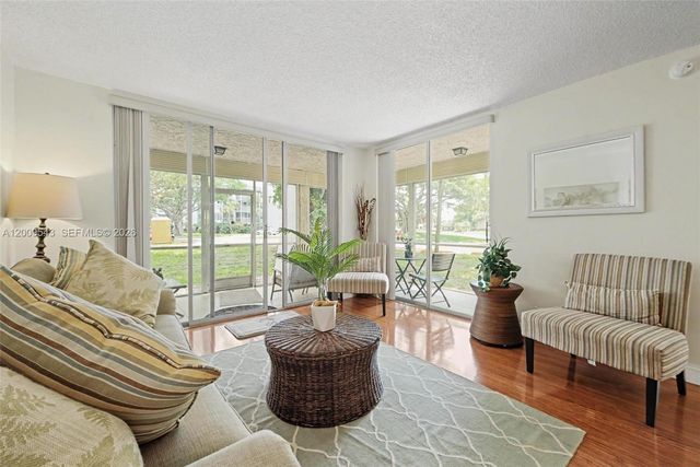 9340 Lagoon Place 110, Davie, FL 33324