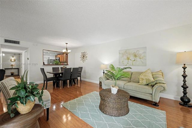 9340 Lagoon Place 110, Davie, FL 33324