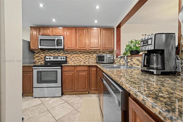 9340 Lagoon Place 110, Davie, FL 33324