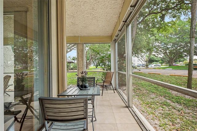 9340 Lagoon Place 110, Davie, FL 33324