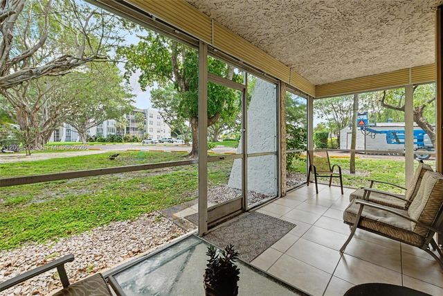 9340 Lagoon Place 110, Davie, FL 33324