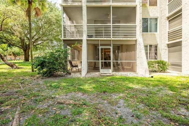 9340 Lagoon Place 110, Davie, FL 33324