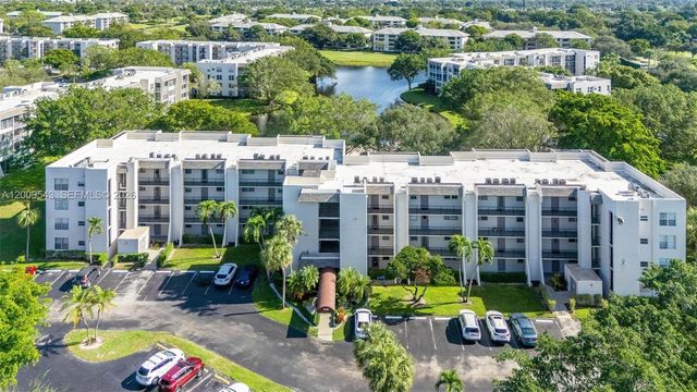 9340 Lagoon Place 110, Davie, FL 33324