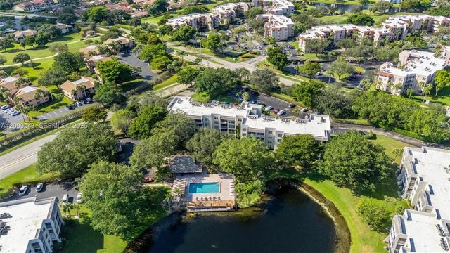 9340 Lagoon Place 110, Davie, FL 33324