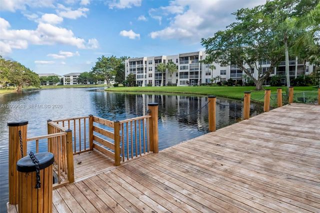 9340 Lagoon Place 110, Davie, FL 33324
