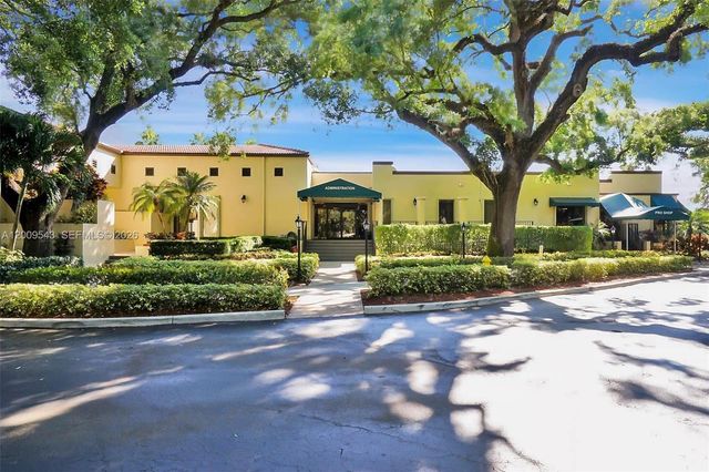 9340 Lagoon Place 110, Davie, FL 33324