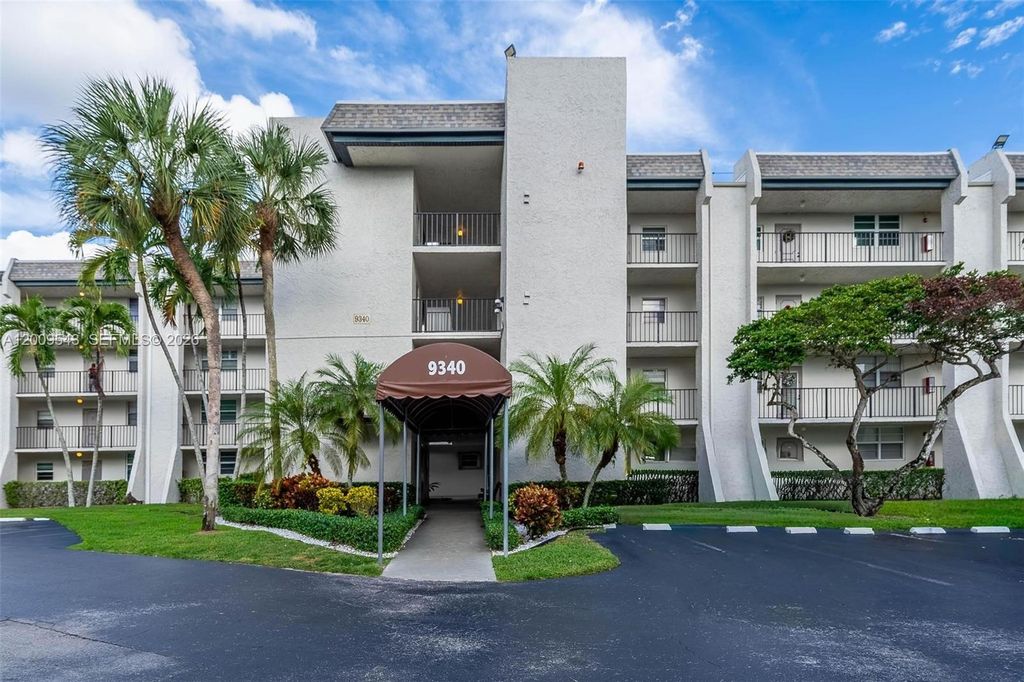 9340 Lagoon Place 110, Davie, FL 33324