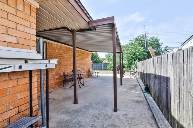 5716 NW 65th Street, Warr Acres, OK 73132