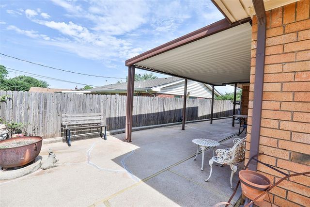 5716 NW 65th Street, Warr Acres, OK 73132