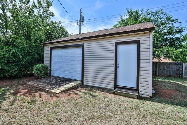 5716 NW 65th Street, Warr Acres, OK 73132