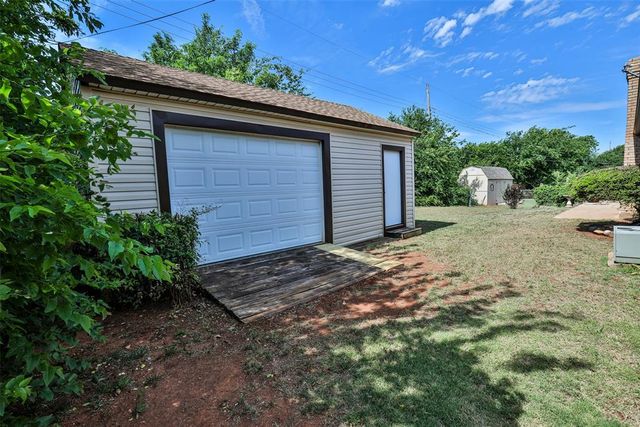 5716 NW 65th Street, Warr Acres, OK 73132