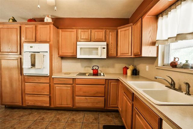 5716 NW 65th Street, Warr Acres, OK 73132