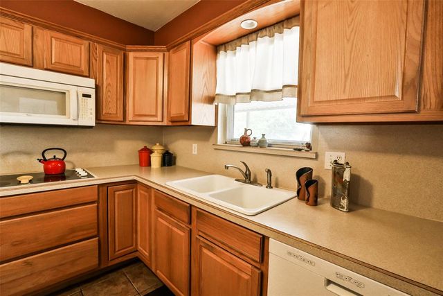 5716 NW 65th Street, Warr Acres, OK 73132