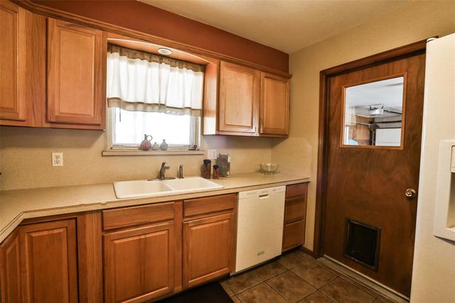 5716 NW 65th Street, Warr Acres, OK 73132