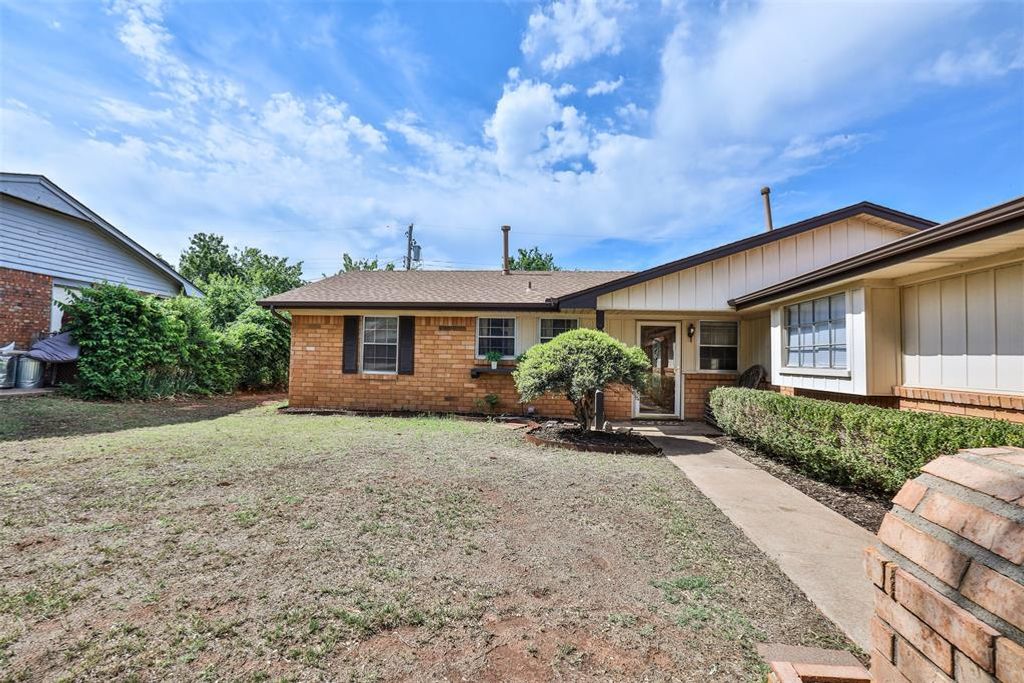 5716 NW 65th Street, Warr Acres, OK 73132