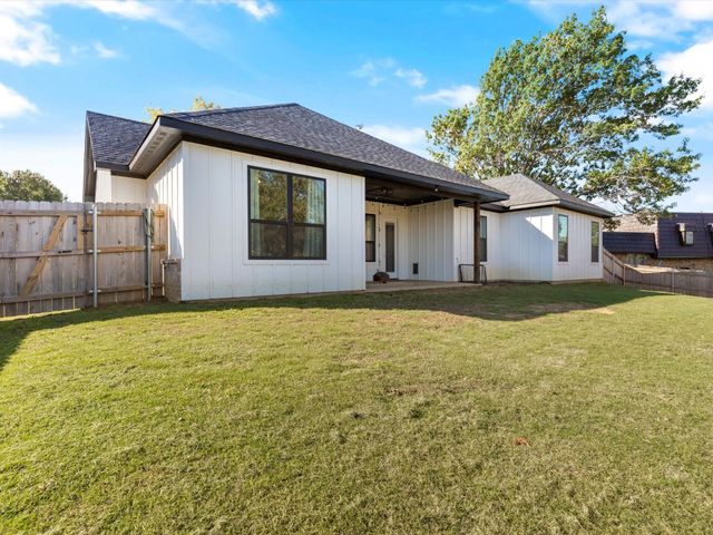 703 Ridgeway Road, Joshua, TX 76058