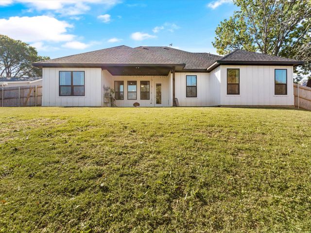 703 Ridgeway Road, Joshua, TX 76058