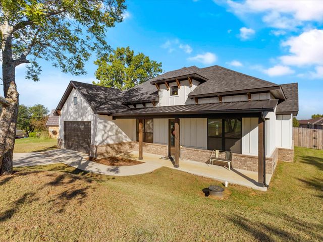 703 Ridgeway Road, Joshua, TX 76058