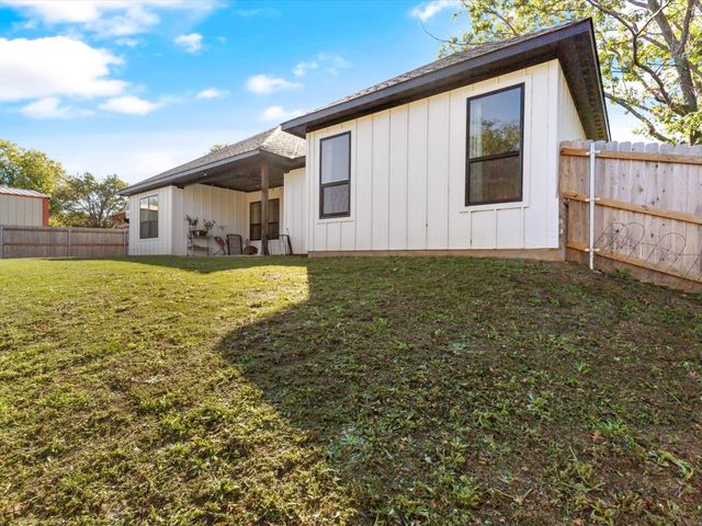703 Ridgeway Road, Joshua, TX 76058