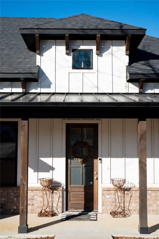 703 Ridgeway Road, Joshua, TX 76058