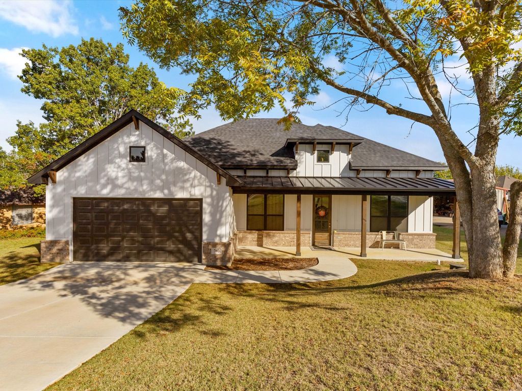 703 Ridgeway Road, Joshua, TX 76058