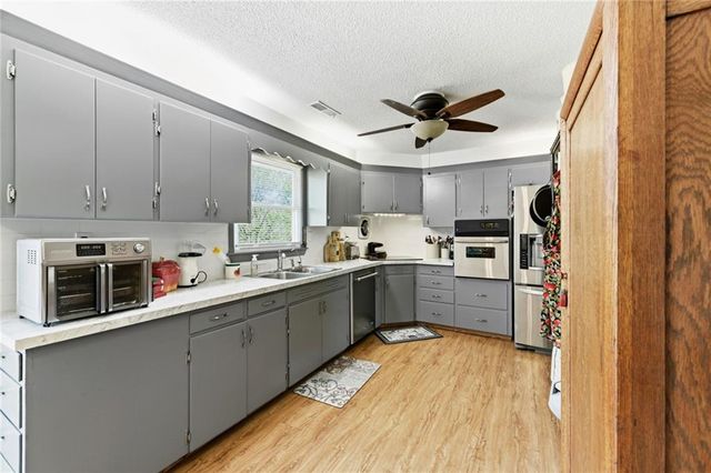 4305 Shrine Park Road, Leavenworth, KS 66048