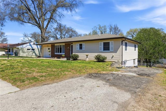 4305 Shrine Park Road, Leavenworth, KS 66048