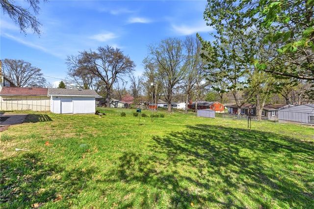 4305 Shrine Park Road, Leavenworth, KS 66048