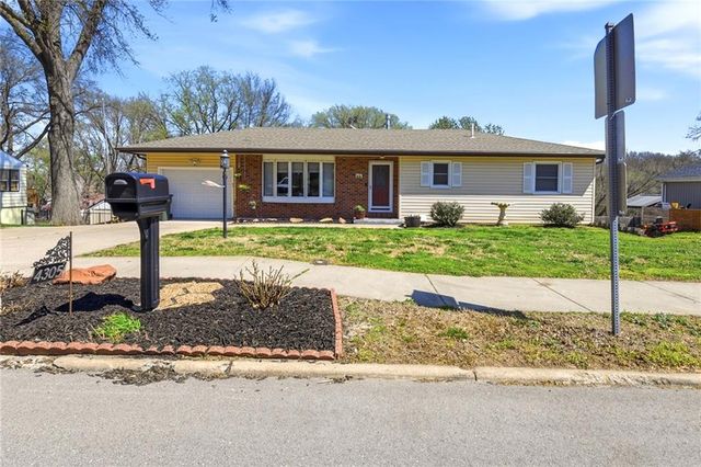 4305 Shrine Park Road, Leavenworth, KS 66048