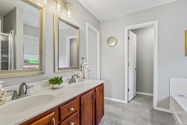 3515 WHISPER GLN, Schertz, TX 78108