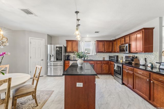 3515 WHISPER GLN, Schertz, TX 78108