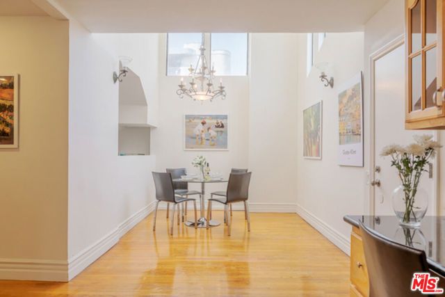 110 N Barrington Avenue, Los Angeles, CA 90049