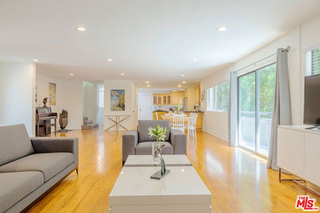 110 N Barrington Avenue, Los Angeles, CA 90049