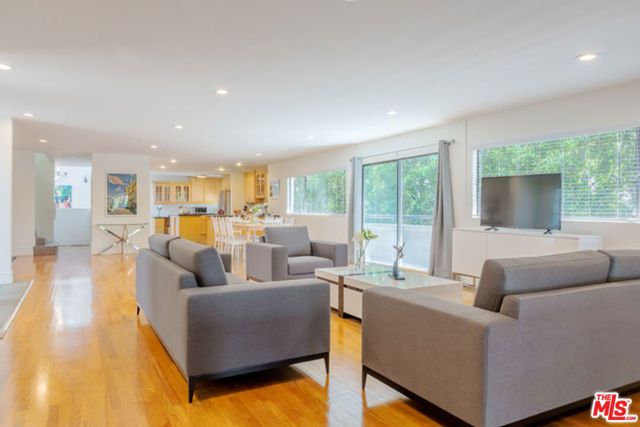 110 N Barrington Avenue, Los Angeles, CA 90049