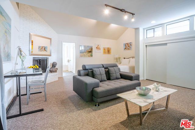 110 N Barrington Avenue, Los Angeles, CA 90049