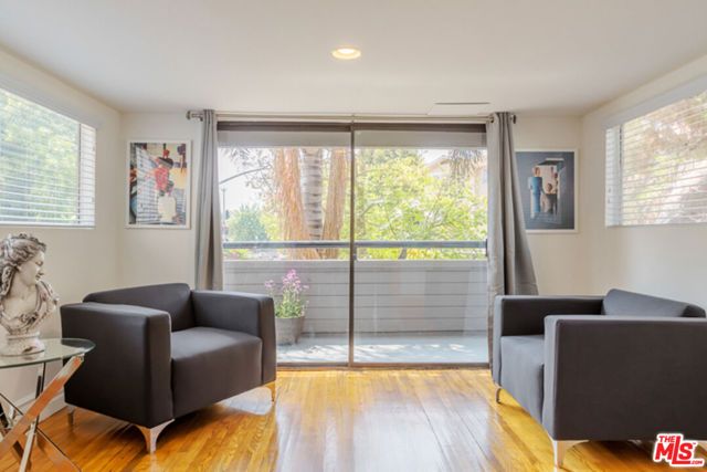 110 N Barrington Avenue, Los Angeles, CA 90049