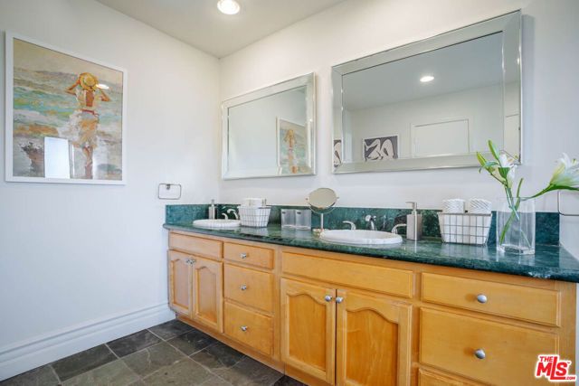 110 N Barrington Avenue, Los Angeles, CA 90049