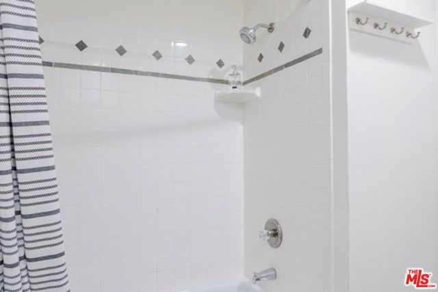 110 N Barrington Avenue, Los Angeles, CA 90049