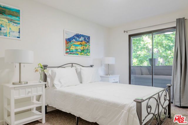 110 N Barrington Avenue, Los Angeles, CA 90049