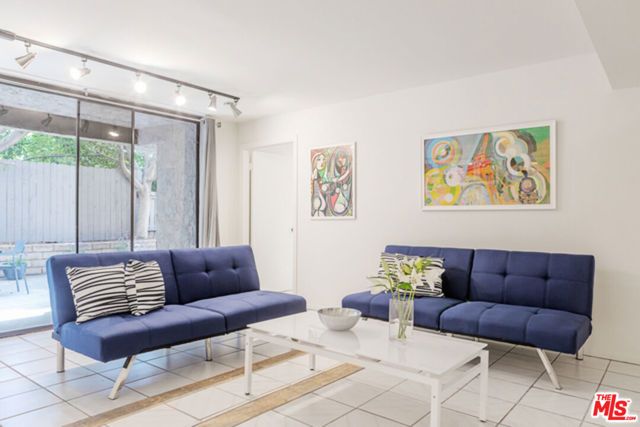 110 N Barrington Avenue, Los Angeles, CA 90049