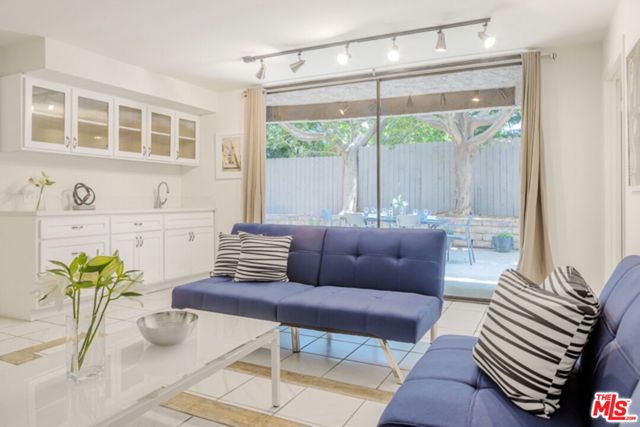 110 N Barrington Avenue, Los Angeles, CA 90049