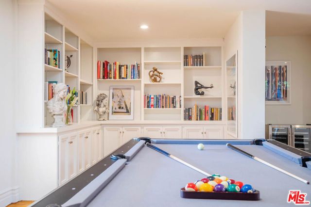 110 N Barrington Avenue, Los Angeles, CA 90049