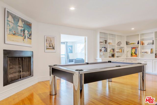 110 N Barrington Avenue, Los Angeles, CA 90049