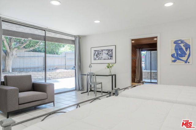 110 N Barrington Avenue, Los Angeles, CA 90049