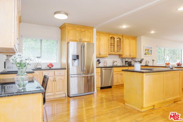 110 N Barrington Avenue, Los Angeles, CA 90049