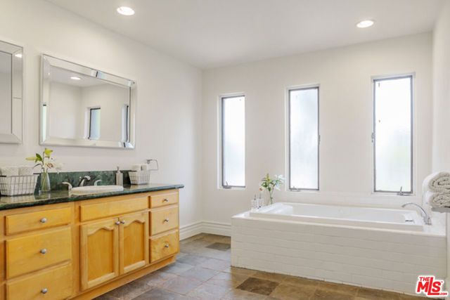 110 N Barrington Avenue, Los Angeles, CA 90049