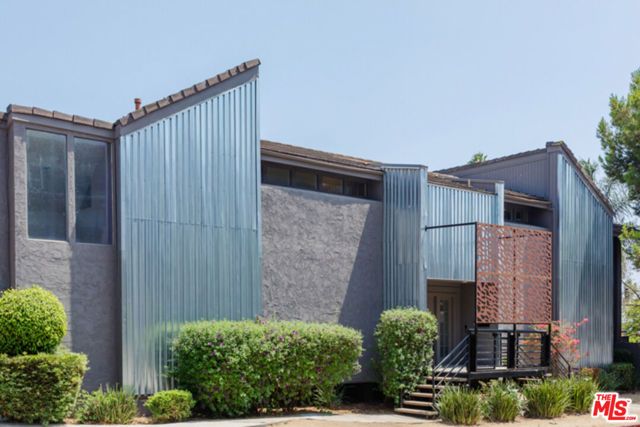 110 N Barrington Avenue, Los Angeles, CA 90049